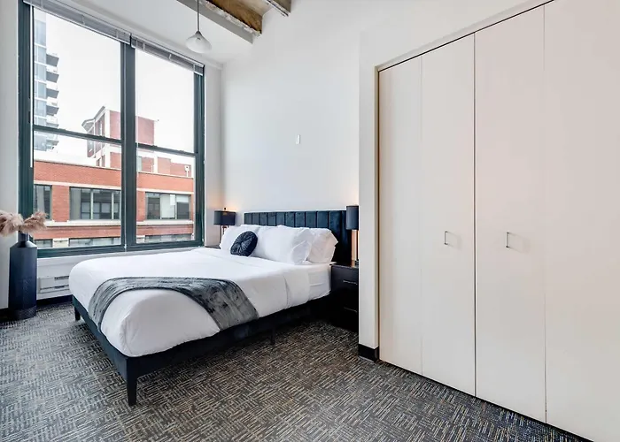 West Loop - Views With In & Out Parking 2 Apartment *