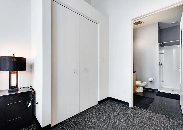 West Loop - Views With In & Out Parking 2 *
