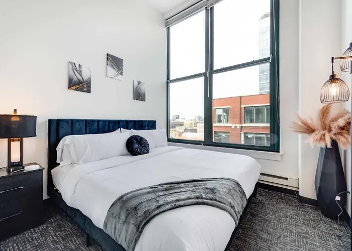 West Loop - Views With In & Out Parking 2 *