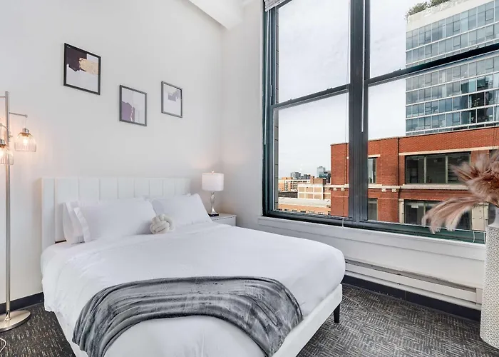 West Loop - Views With In & Out Parking 2 Apartment *